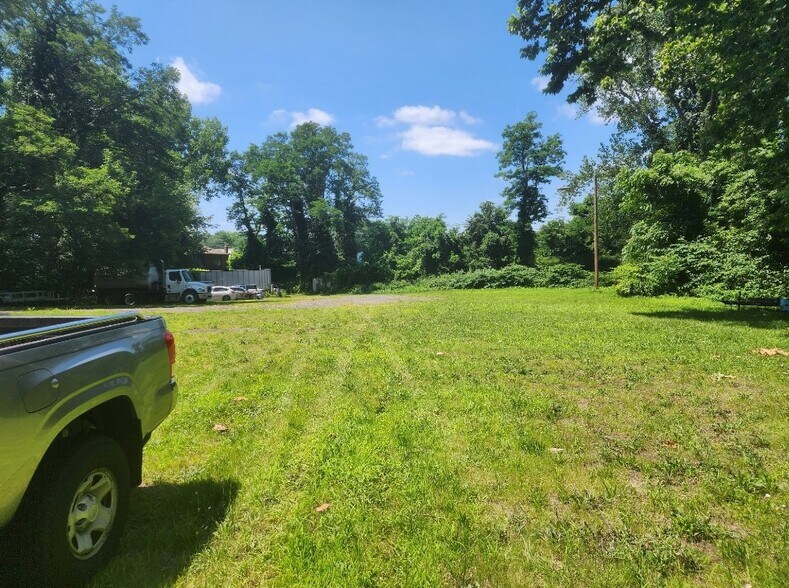 More Photos Of 537 Glastonbury Tpke, Portland Freestanding For Sale