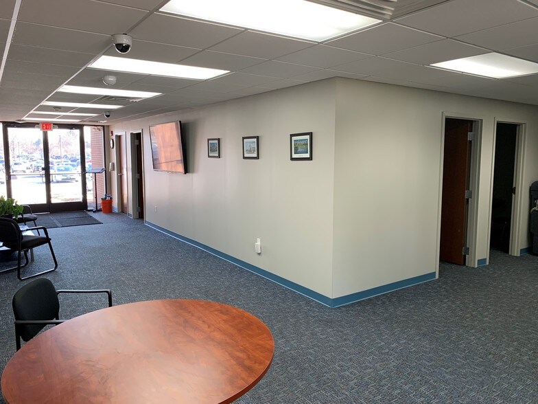 More Photos Of 950 Woodland St, Mechanicsburg Medical For Sale