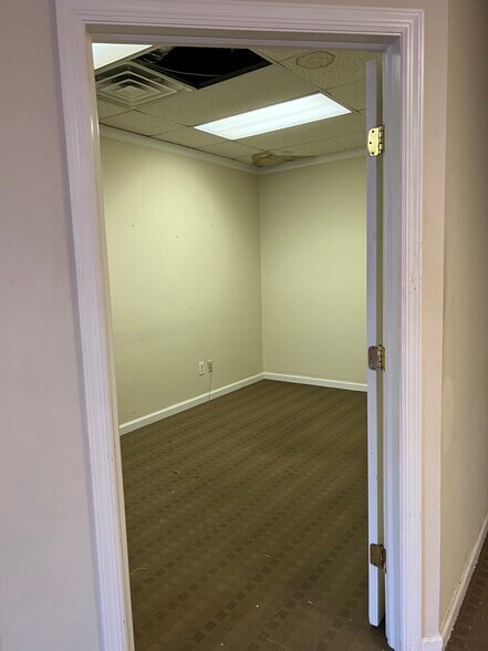 More Photos Of 112 S Washington Ave, Bergenfield Office For Lease