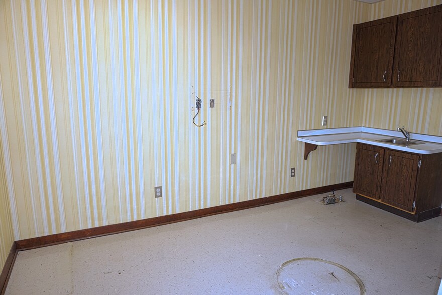 More Photos Of 1185 New Litchfield St, Torrington Medical For Sale