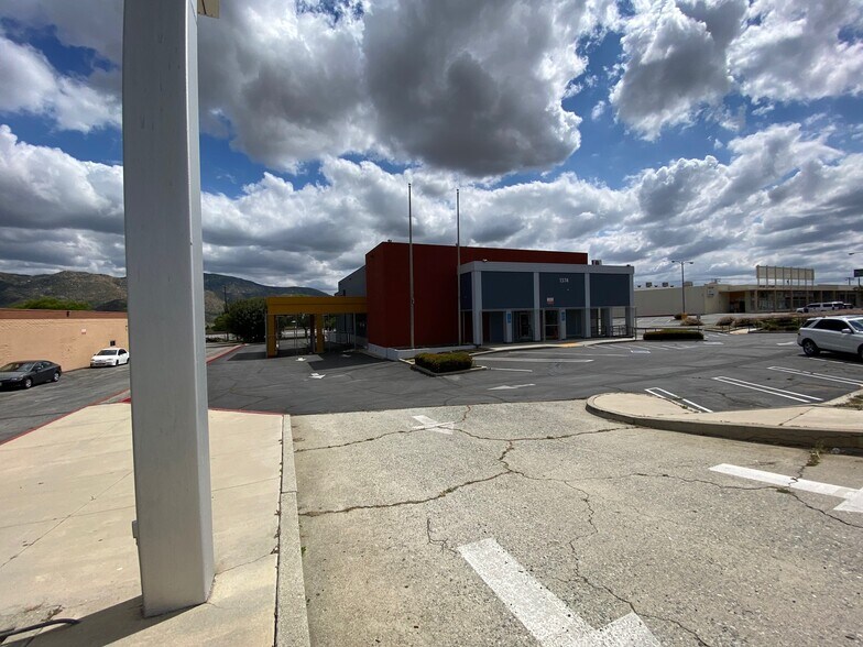 More Photos Of 1374 W Ramsey St, Banning Bank For Lease