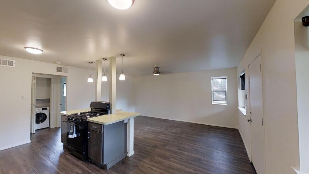 More Photos Of 4805 Marquette Ave NE, Albuquerque Apartments For Sale