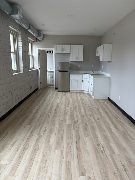 More Photos Of 30 E Philadelphia St, Detroit Apartments For Sale