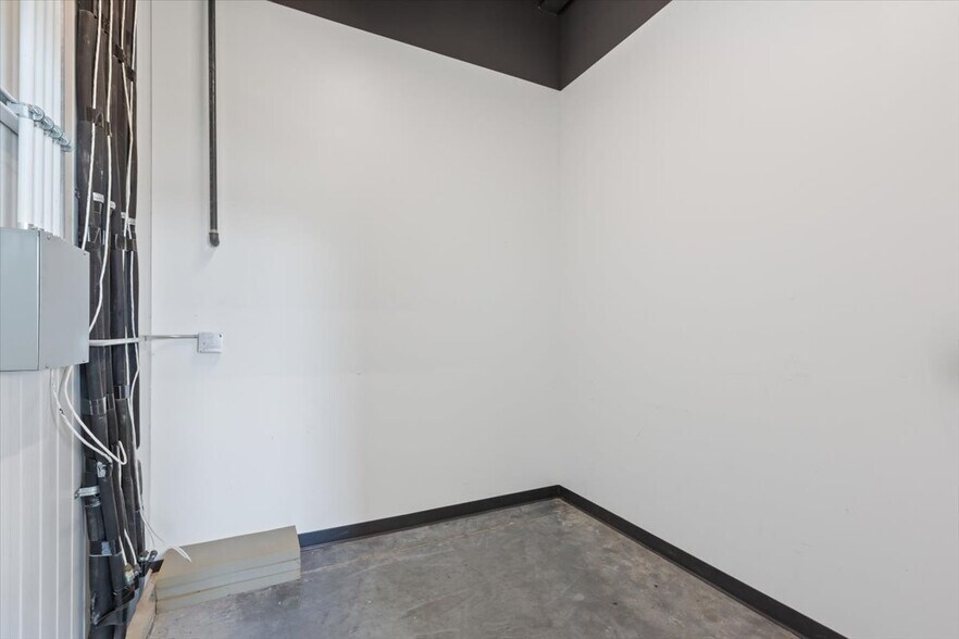 More Photos Of 3260 Mid America Dr, Council Bluffs Sports And Entertainment For Lease