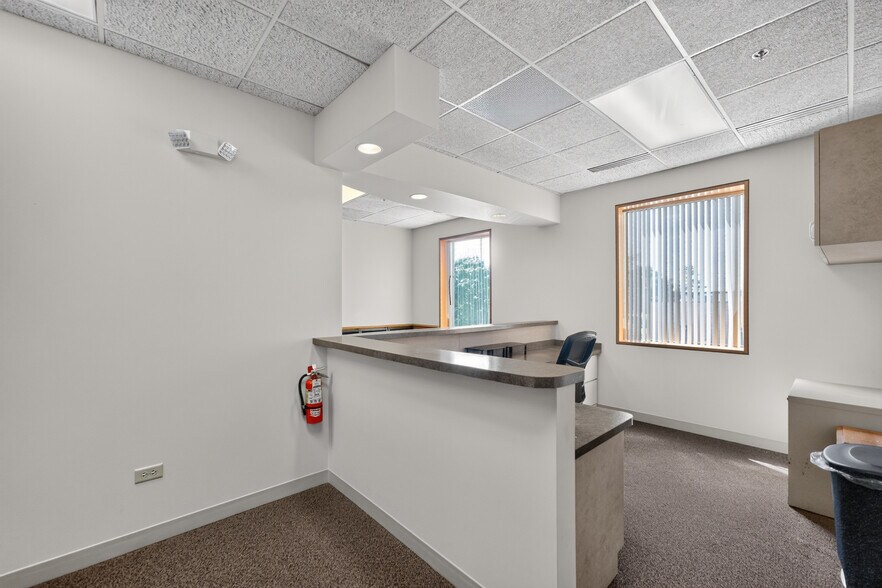More Photos Of 290 Springfield Dr, Bloomingdale Medical For Lease