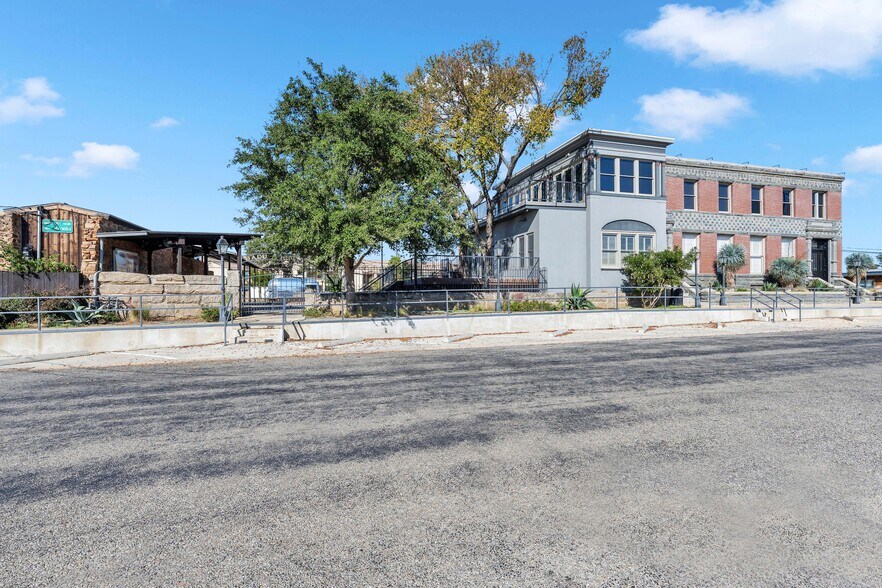 More Photos Of 601 Bessemer Ave, Llano Restaurant For Sale