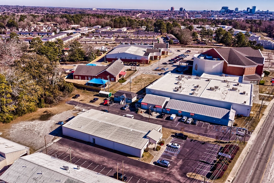 More Photos Of 1076 Sunset Blvd, West Columbia Showroom For Lease