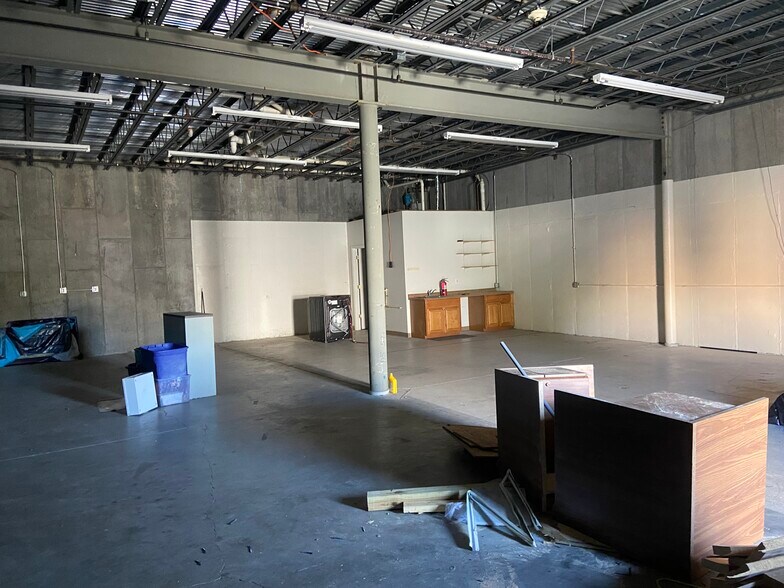 More Photos Of 240-252 Airport Rd, Winchester Light Distribution For Sale