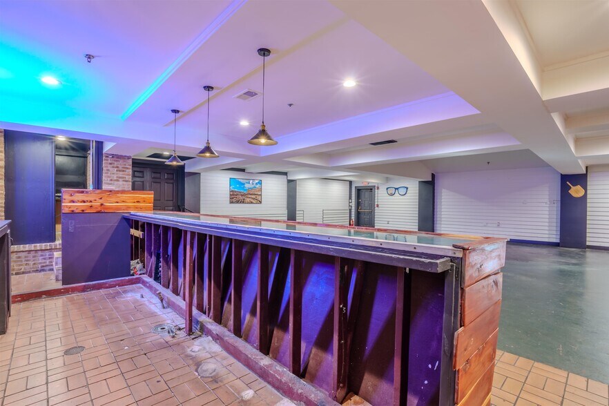 More Photos Of 4840 Hatch Blvd, Muscle Shoals Restaurant For Sale