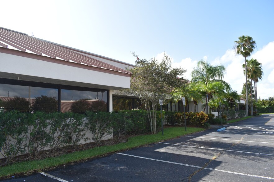 More Photos Of 12495 34th St N, Saint Petersburg Unknown For Lease