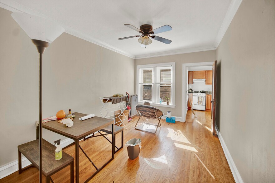 More Photos Of 1024 Noyes St, Evanston Apartments For Sale
