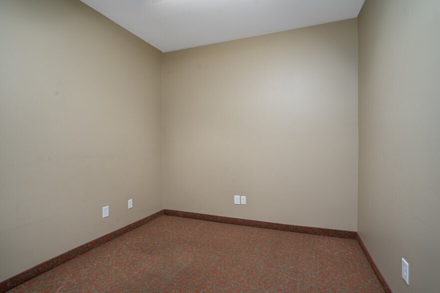 More Photos Of 4025 Capital Dr, Rocky Mount Office For Sale