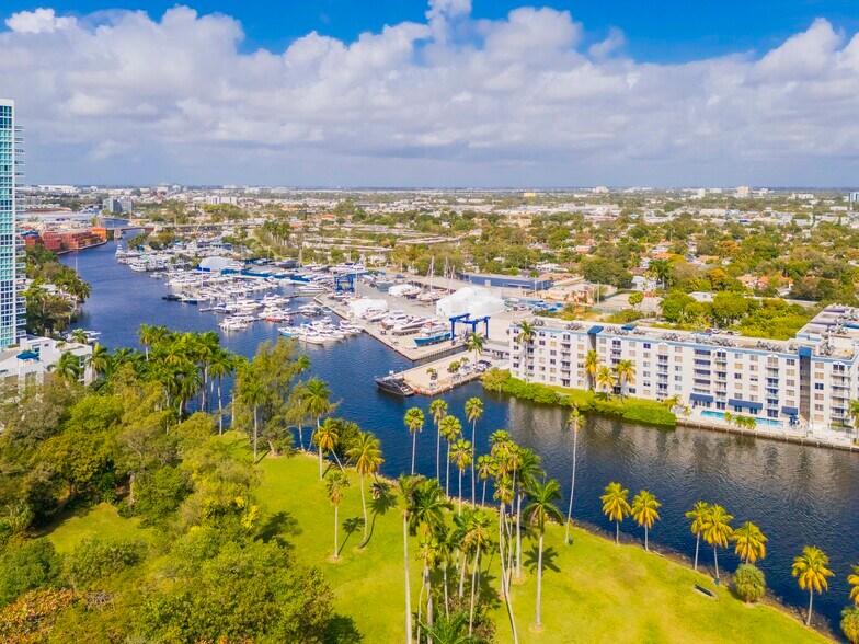 More Photos Of 1871 NW North River Dr, Miami Service For Sale