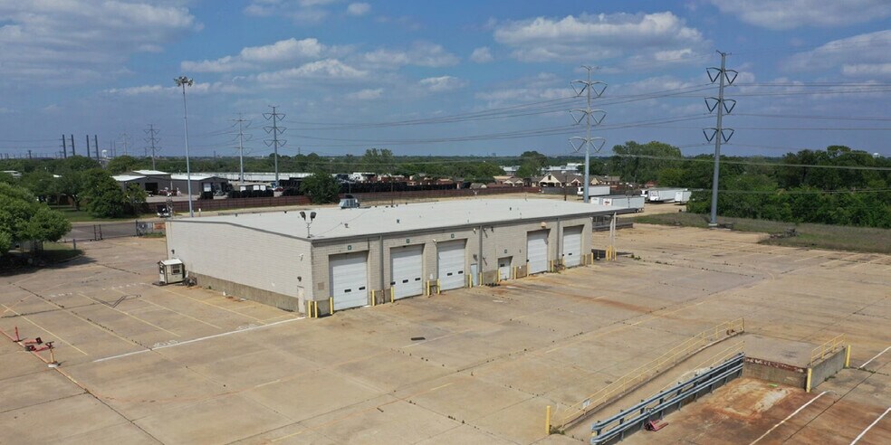 More Photos Of 3375 High Prairie Rd, Grand Prairie Service For Lease