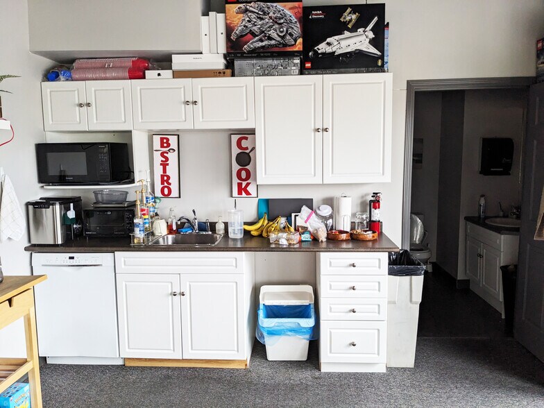 More Photos Of 3204-3224 Parsons Rd NW, Edmonton Medical For Lease