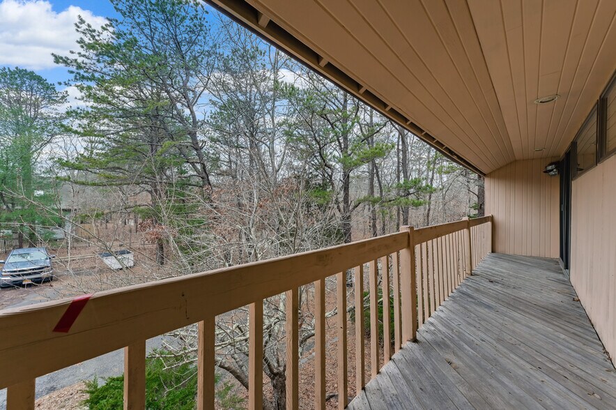 More Photos Of 16 Goodfriend Dr, East Hampton Office Residential For Lease