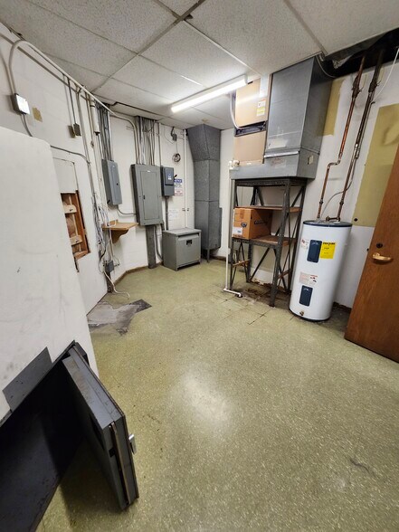 More Photos Of 2 N Mill St, New Castle Bank For Sale