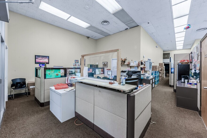 More Photos Of 166-170 Jericho Tpke, Floral Park Loft Creative Space For Lease