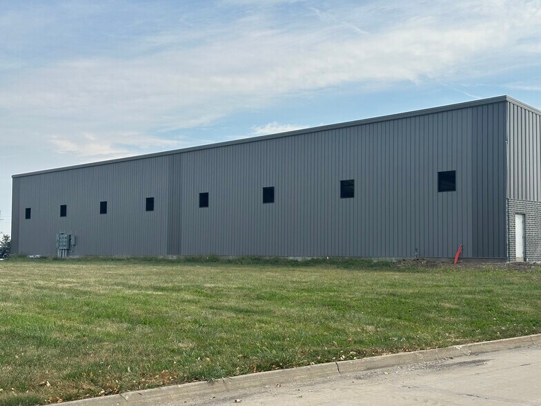 More Photos Of 1035 SE Frontier Ave, Waukee Industrial For Lease