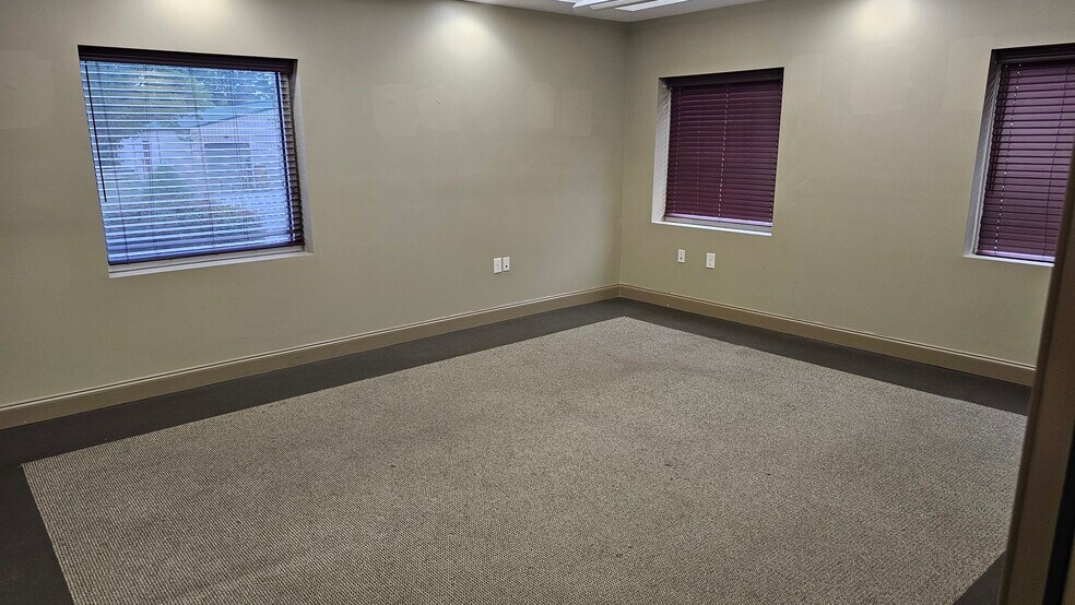 More Photos Of 130 Celtic Blvd, Tyrone Warehouse For Sale