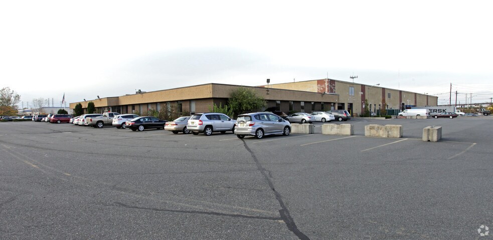 More Photos Of 969 Newark Tpke, Kearny Warehouse For Lease