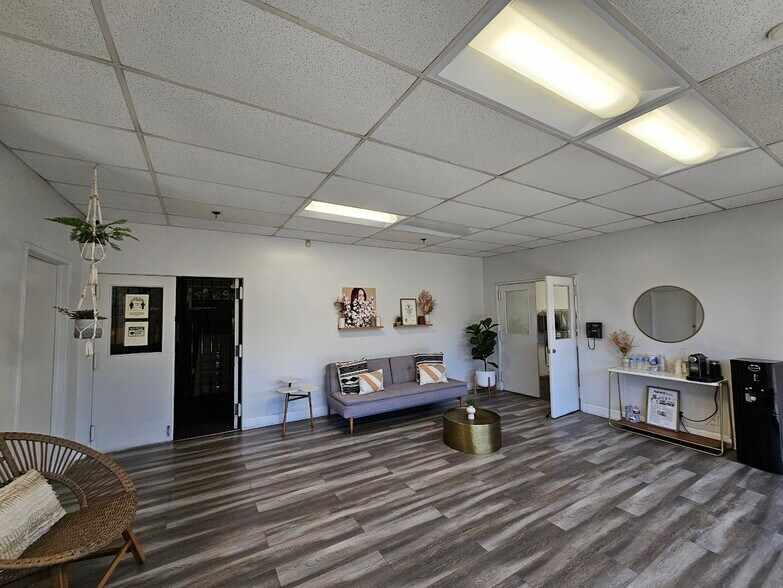 More Photos Of 1615 McGarry St, Los Angeles Warehouse For Lease