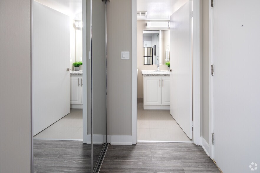 More Photos Of 167 Church St, Toronto Apartments For Lease