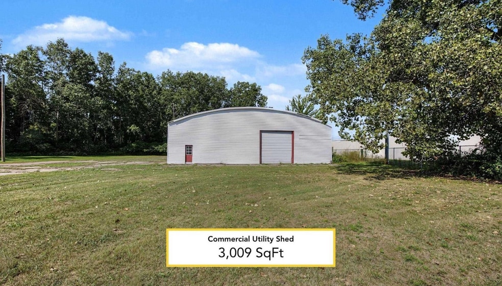More Photos Of 3905 32nd St, Port Huron Showroom For Sale