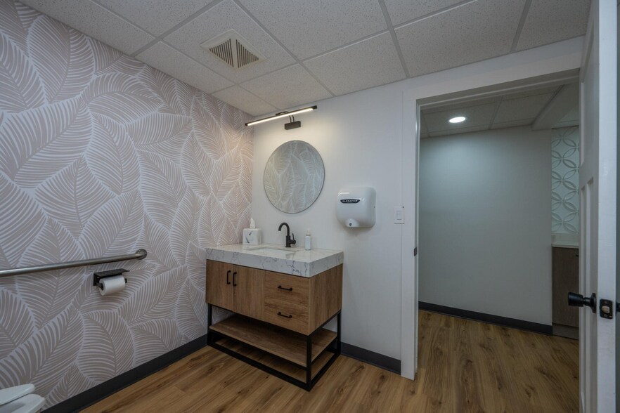 More Photos Of 3830-3824-M-139 Saint Joseph, MI 49085, Saint Joseph Medical For Sale