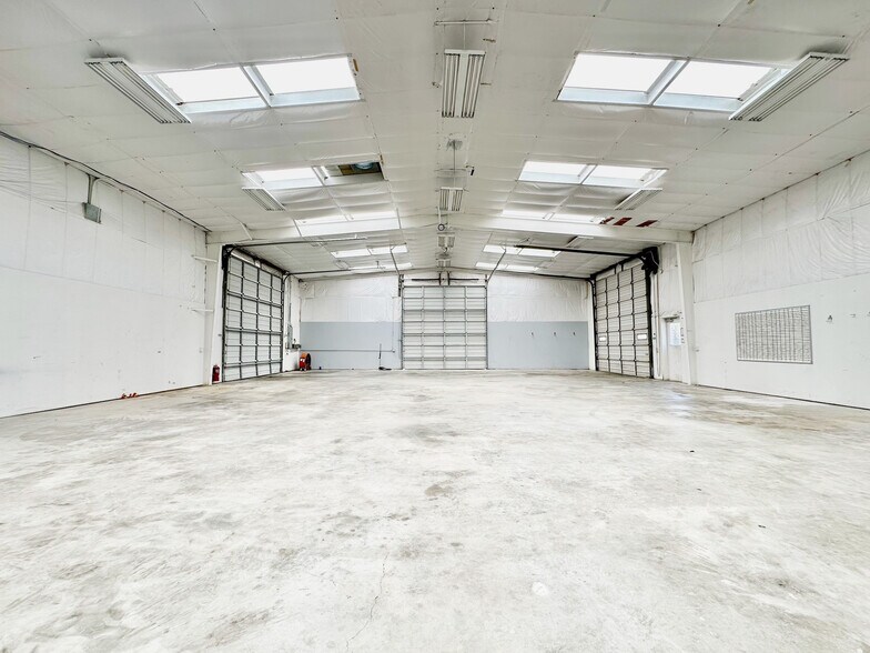 More Photos Of 14702 Jersey Shore Dr, Houston Warehouse For Lease