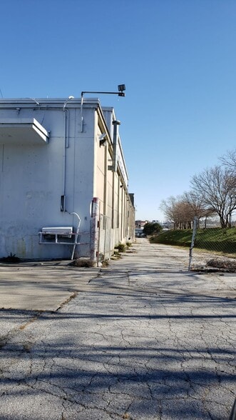 More Photos Of 5025 S 33rd St, Omaha Warehouse For Sale