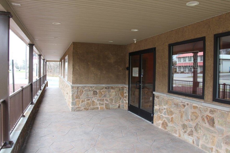 More Photos Of 5626 W Lincoln Hwy, Parkesburg Restaurant For Sale