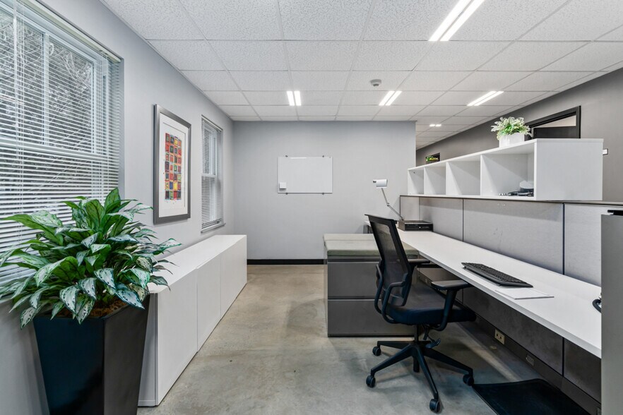 More Photos Of 380 Us Route 1, Falmouth Office Residential For Lease