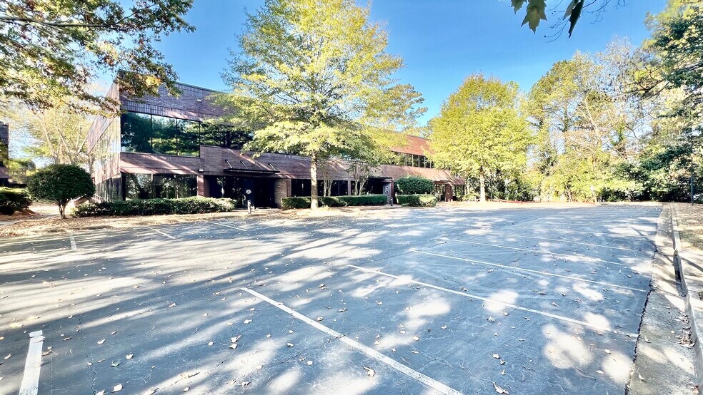 More Photos Of 8800 Roswell Rd, Sandy Springs Office For Sale