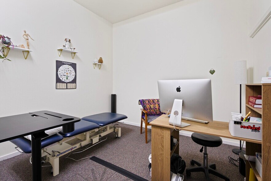 More Photos Of 352 E Hood Ave, Sisters General Retail For Sale