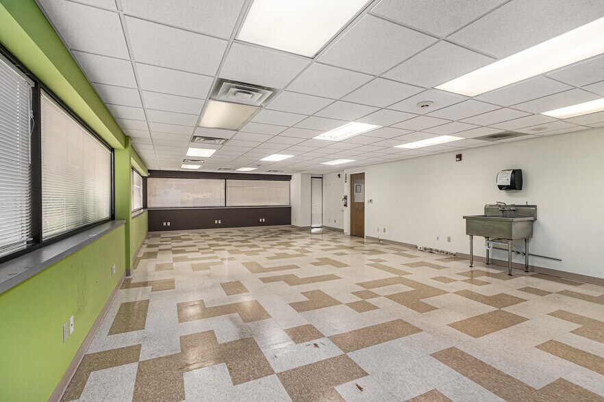 More Photos Of 1725 S Park St, Kalamazoo Medical For Sale