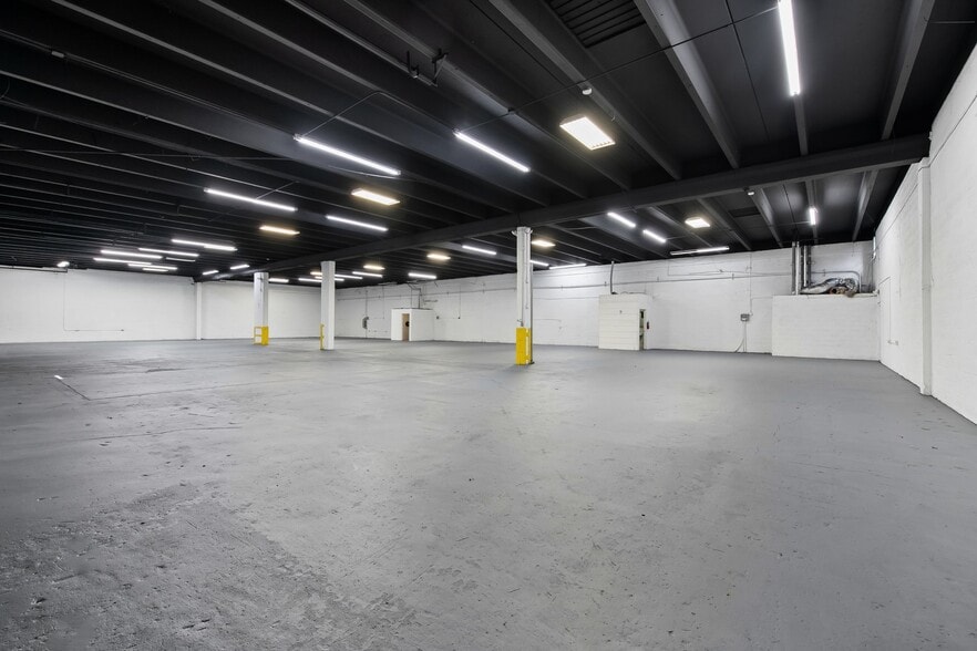 More Photos Of 3501-3531 NW 19th St, Fort Lauderdale Unknown For Lease