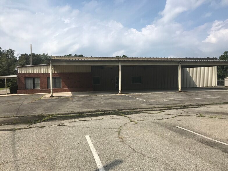 More Photos Of 1141 Cochran Hwy, Eastman Showroom For Sale