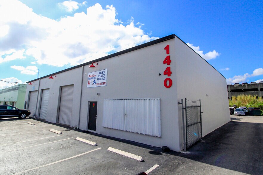 Primary Photo Of 1440 10th Ct, Lake Park Warehouse For Lease