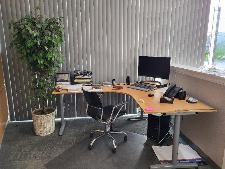 More Photos Of 2211 S Hunts Ln, San Bernardino Showroom For Lease