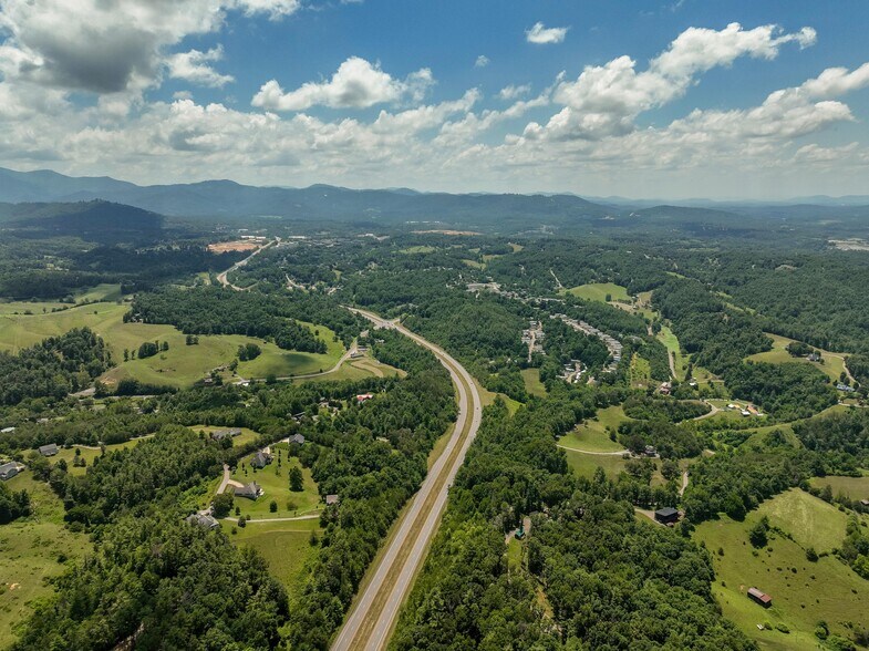 More Photos Of 127 Deer Hill Ln, Weaverville Specialty For Sale
