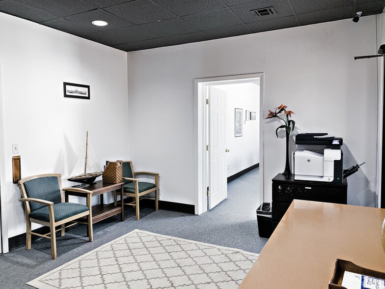 More Photos Of 6670 S Lewis Ave, Tulsa Office For Sale