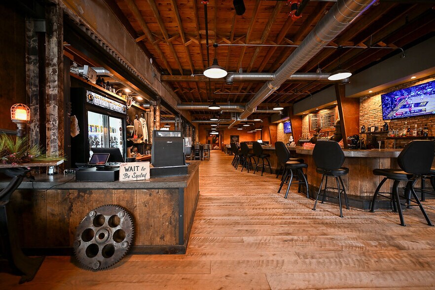 Primary Photo Of 234 Walnut St, Spooner Restaurant For Sale