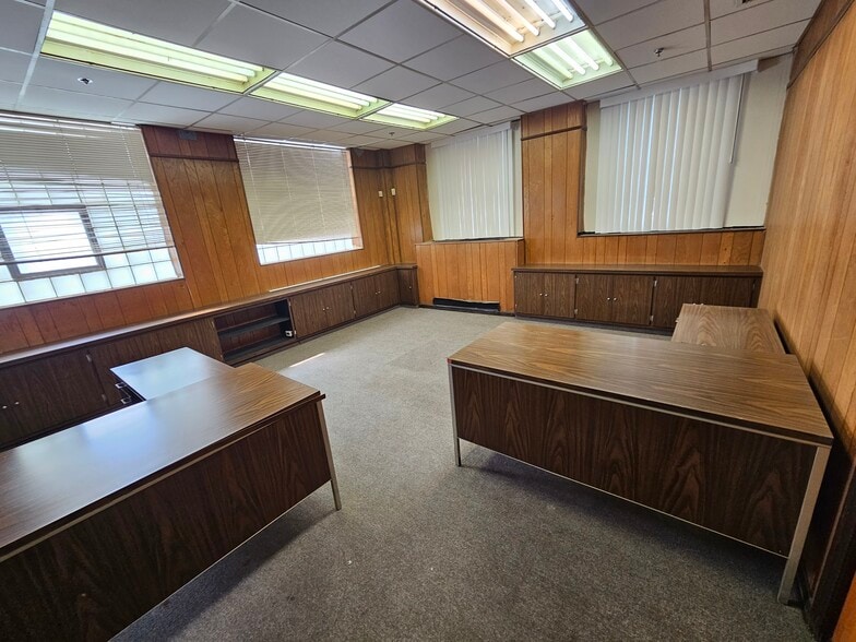 More Photos Of 1420 Crestmont Ave, Camden Manufacturing For Sale