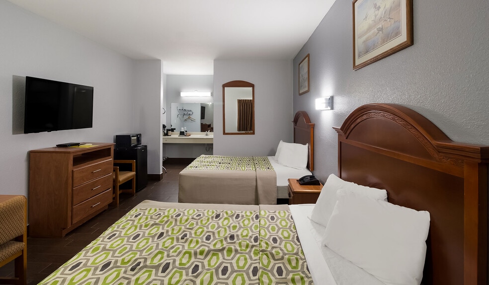 More Photos Of 25941 I-10, Hankamer Hotel For Sale