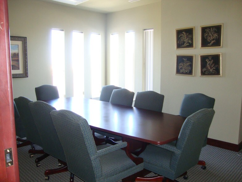 More Photos Of 1715 Pole Line Rd E, Twin Falls Bank For Sale