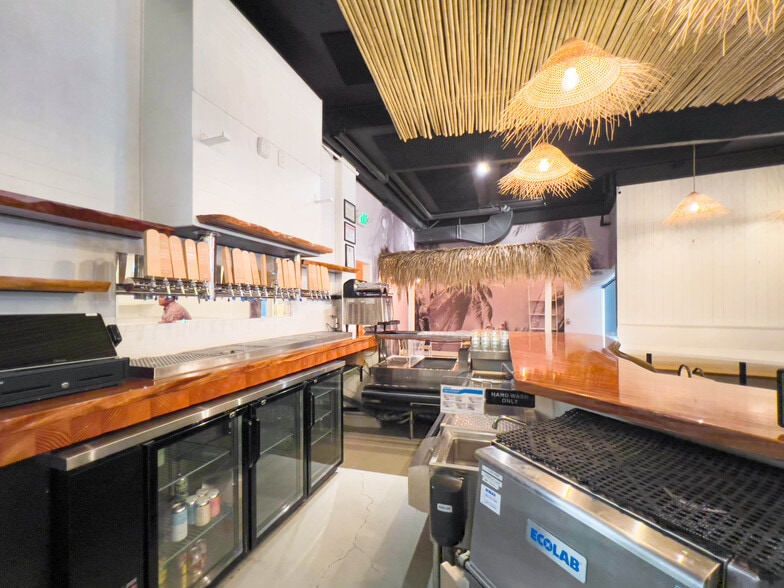 More Photos Of 96 N King St, Honolulu Bar For Lease