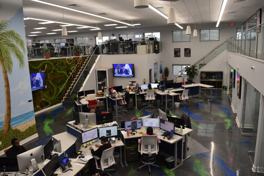 More Photos Of 6015 N US Highway 301, Tampa Warehouse For Sale