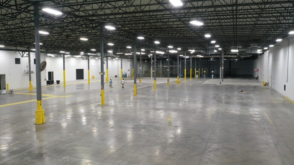 More Photos Of 3405 Roy Orr Blvd, Grand Prairie Warehouse For Lease