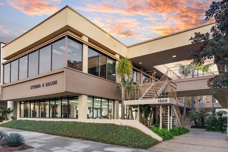 More Photos Of 1303 Avocado Ave, Newport Beach Office For Lease